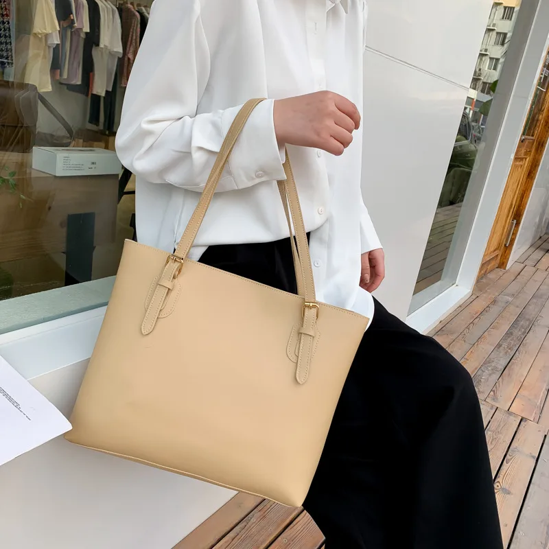 Spring single shoulder bag female 2020 new net red envelope female large capacity simple wild fashion shopping tote bag
Spring single shoulder bag female 2020 new net red envelope female large capacity simple wild fashion shopping tote bag