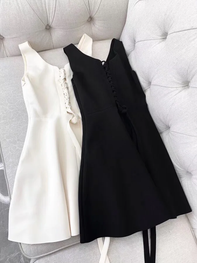 2020 woman lace up sleeveless dress
2020 woman lace up sleeveless dress