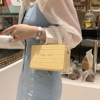 Ins Chic Pearl Lady Handbags Retro Rectangular Box Bags Design Women Shoulder Messenger crossbody Bags Female Small Tote Bag 
Ins Chic Pearl Lady Handbags Retro Rectangular Box Bags Design Women Shoulder Messenger crossbody Bags Female Small Tote Bag