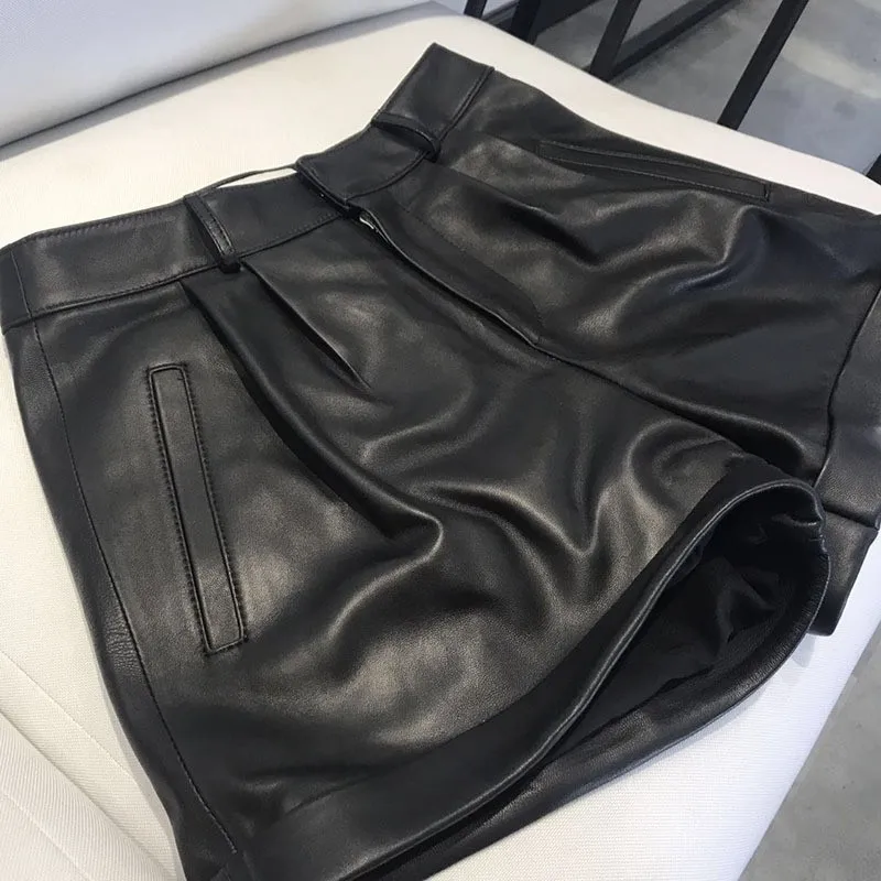 conew_new-victoria-star-same-shorts-sheepskin-leather-leather-waist-high-waist-wide-legged-shorts (3)