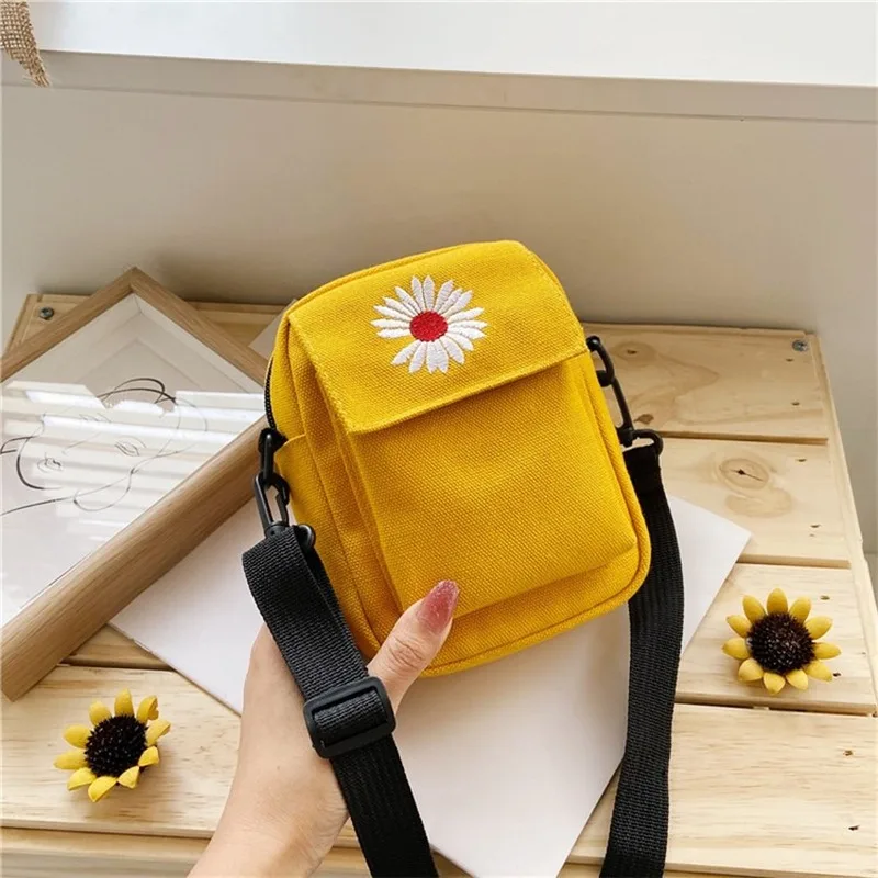 Japanese Harajuku style canvas bag female 2020 new Korean version ins student all-match shoulder messenger bag
Japanese Harajuku style canvas bag female 2020 new Korean version ins student all-match shoulder messenger bag
