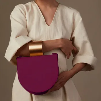 Vintage Semicircle Saddle Bags Round Metal Handle Women Handbags Luxury Designer Shoulder Bags Width Strap Ladies Crossbody Bag
Vintage Semicircle Saddle Bags Round Metal Handle Women Handbags Luxury Designer Shoulder Bags Width Strap Ladies Crossbody Bag