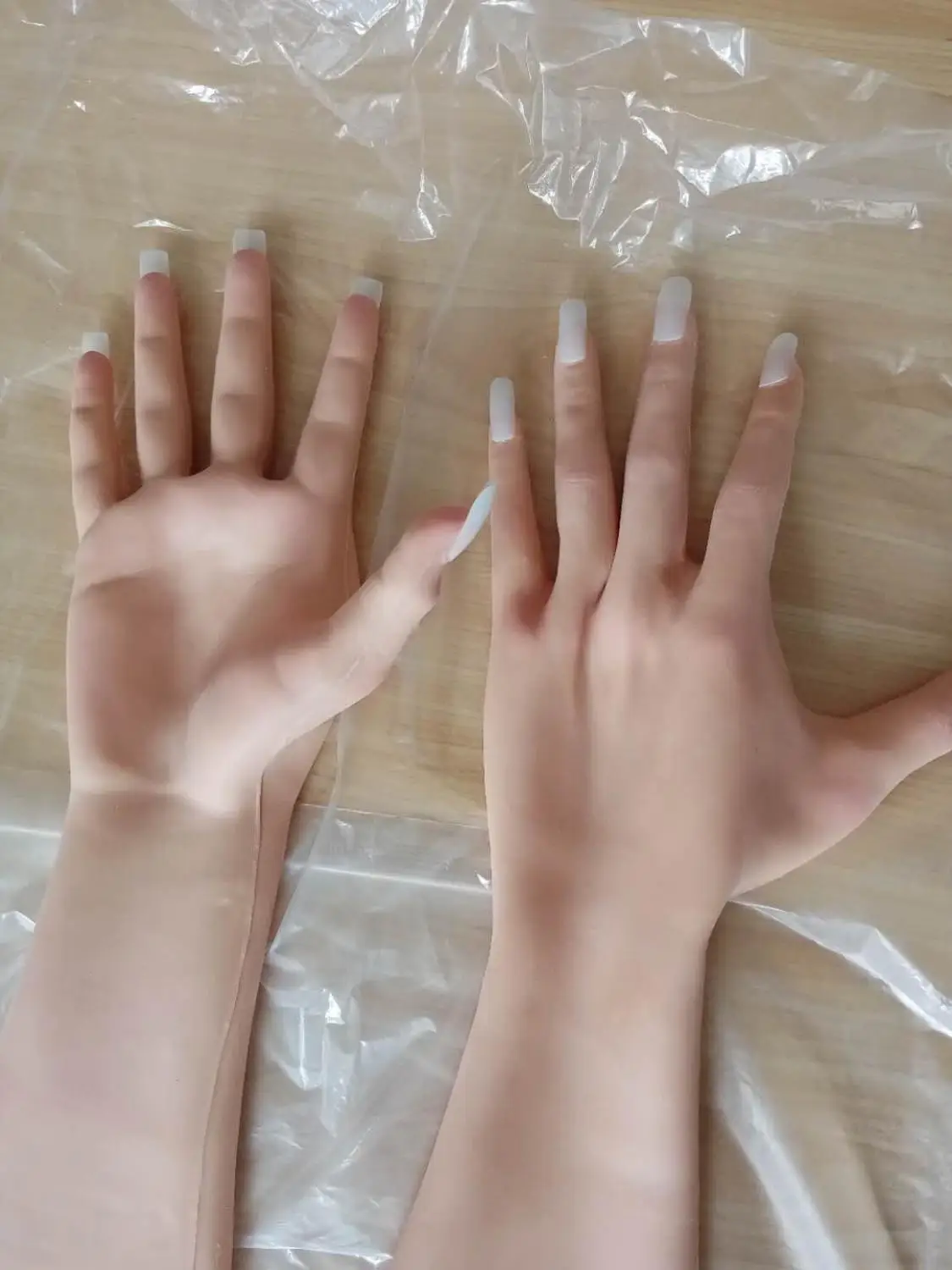 

Lifelike Realistic Soft Female Silicone Hand Glove for Crossdresser Transgender Shemale Drag Queen 60CM Length 3G