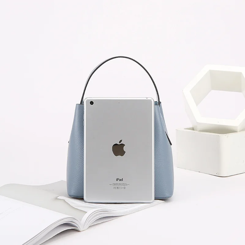 First Layer WOMEN'S Cow Leather Bag Double-Line Picture Bucket Bag Shoulder Handbag
First Layer WOMEN'S Cow Leather Bag Double-Line Picture Bucket Bag Shoulder Handbag