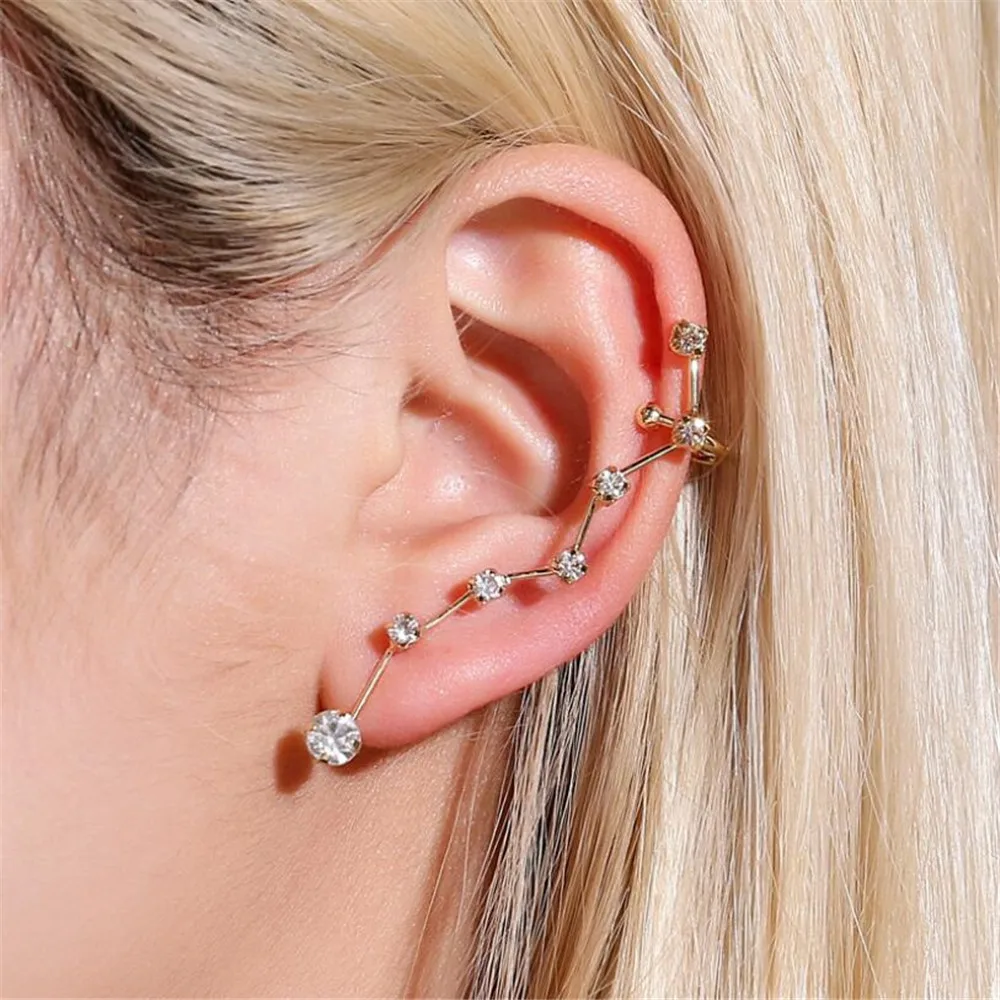 Temperament Inlaid Zircon Big Dipper Small Fresh Ear Stud Earrings Female Simple And Beautiful Single Ear Hanging Jewelry Gift
Temperament Inlaid Zircon Big Dipper Small Fresh Ear Stud Earrings Female Simple And Beautiful Single Ear Hanging Jewelry Gift
