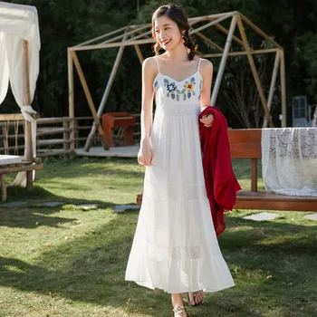 Make video on holiday wind embroidery strapless dress with long white dress dress
Make video on holiday wind embroidery strapless dress with long white dress dress