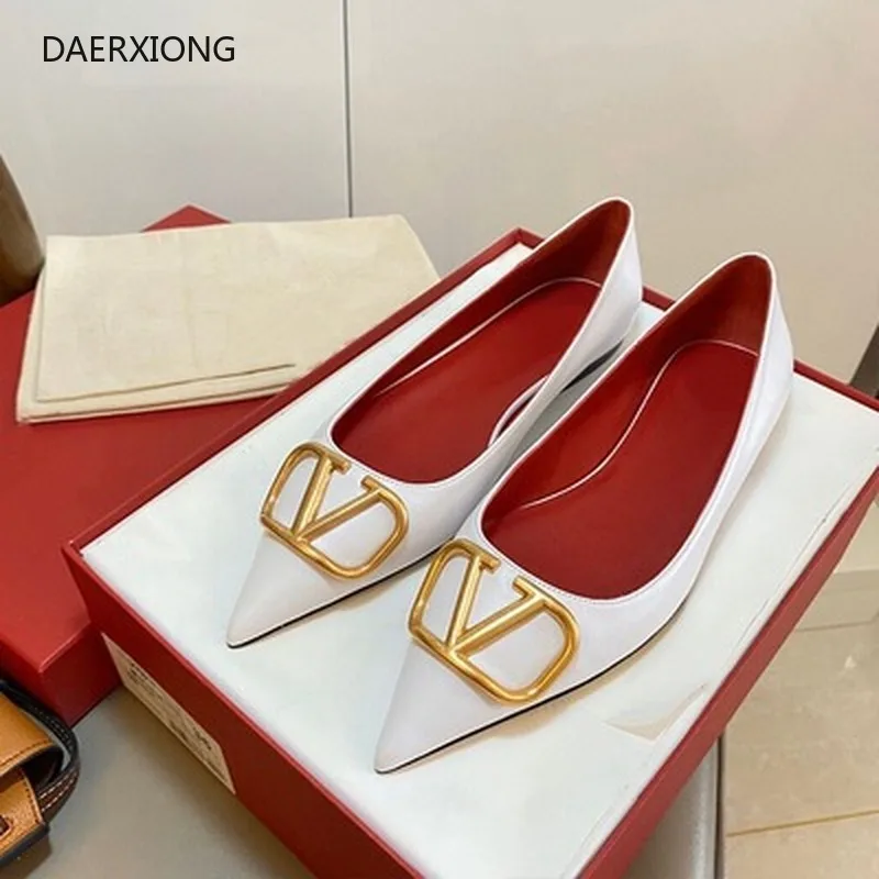 2020 new fashion summer v sandals women's flat sandals stiletto pointed toe leather metal v buckle shoes size 33--40
2020 new fashion summer v sandals women's flat sandals stiletto pointed toe leather metal v buckle shoes size 33--40