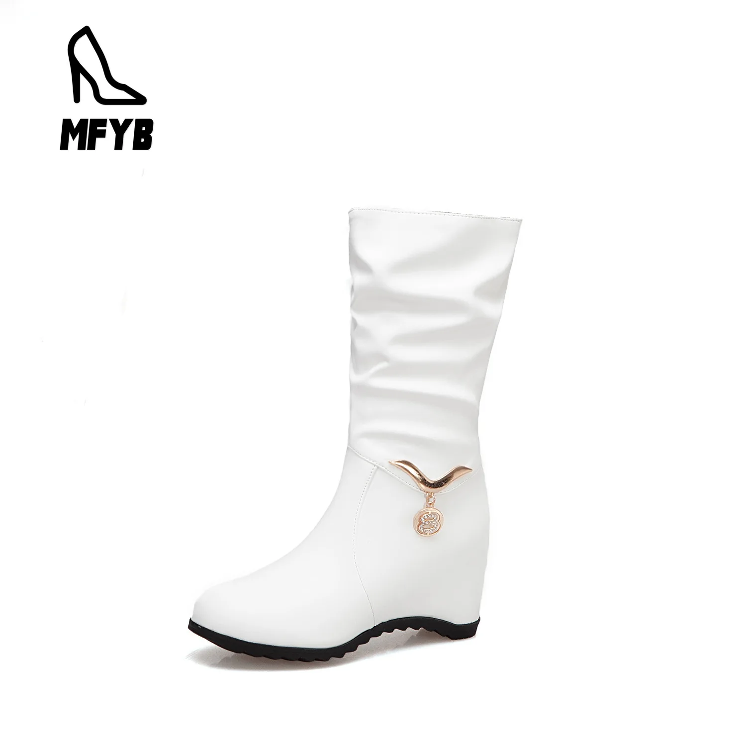 MFYB Women's boots 2019 winter new fashion wedge with high heel women's shoes 35-43 large size metal decorative calf boots
MFYB Women's boots 2019 winter new fashion wedge with high heel women's shoes 35-43 large size metal decorative calf boots