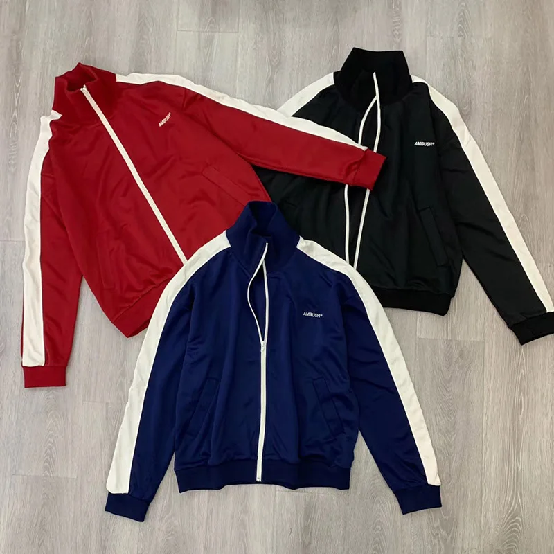 Ambush Black Blue Red Sportswear Jacket 19SS Simple Fashion Men Women AMBUSH Side Stripes Retro Zipper Embroidery Jacket
Ambush Black Blue Red Sportswear Jacket 19SS Simple Fashion Men Women AMBUSH Side Stripes Retro Zipper Embroidery Jacket