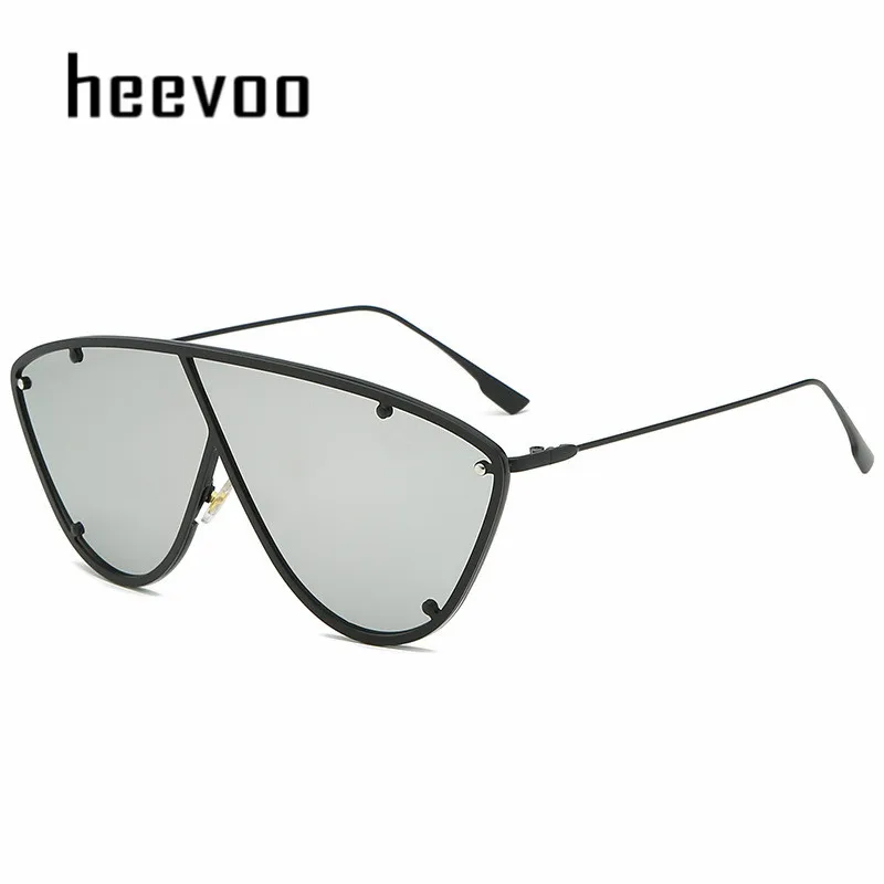 Retro Trend Sunglasses Women Brand Design High Quality Oversized Sunglasses For Lady Personality Metal Mirror Sun Glasses UV400
Retro Trend Sunglasses Women Brand Design High Quality Oversized Sunglasses For Lady Personality Metal Mirror Sun Glasses UV400