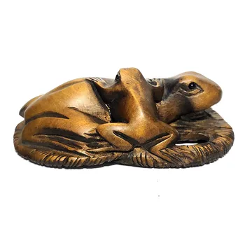 Y6878 - 2" Hand Carved Boxwood Netsuke : Frog Mom and Baby on Shoe
Y6878 - 2" Hand Carved Boxwood Netsuke : Frog Mom and Baby on Shoe