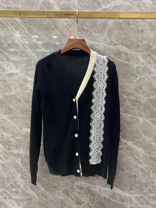 2019 Early Autumn New Woman V-collar Embroidery Mosaic Button Wool Card Knitted Shirt 819
2019 Early Autumn New Woman V-collar Embroidery Mosaic Button Wool Card Knitted Shirt 819