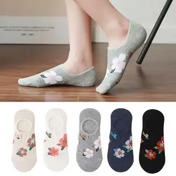 Spring and summer new invisible socks women's simple flower heel anti slip silicone women's shallow mouth boat socks
Spring and summer new invisible socks women's simple flower heel anti slip silicone women's shallow mouth boat socks