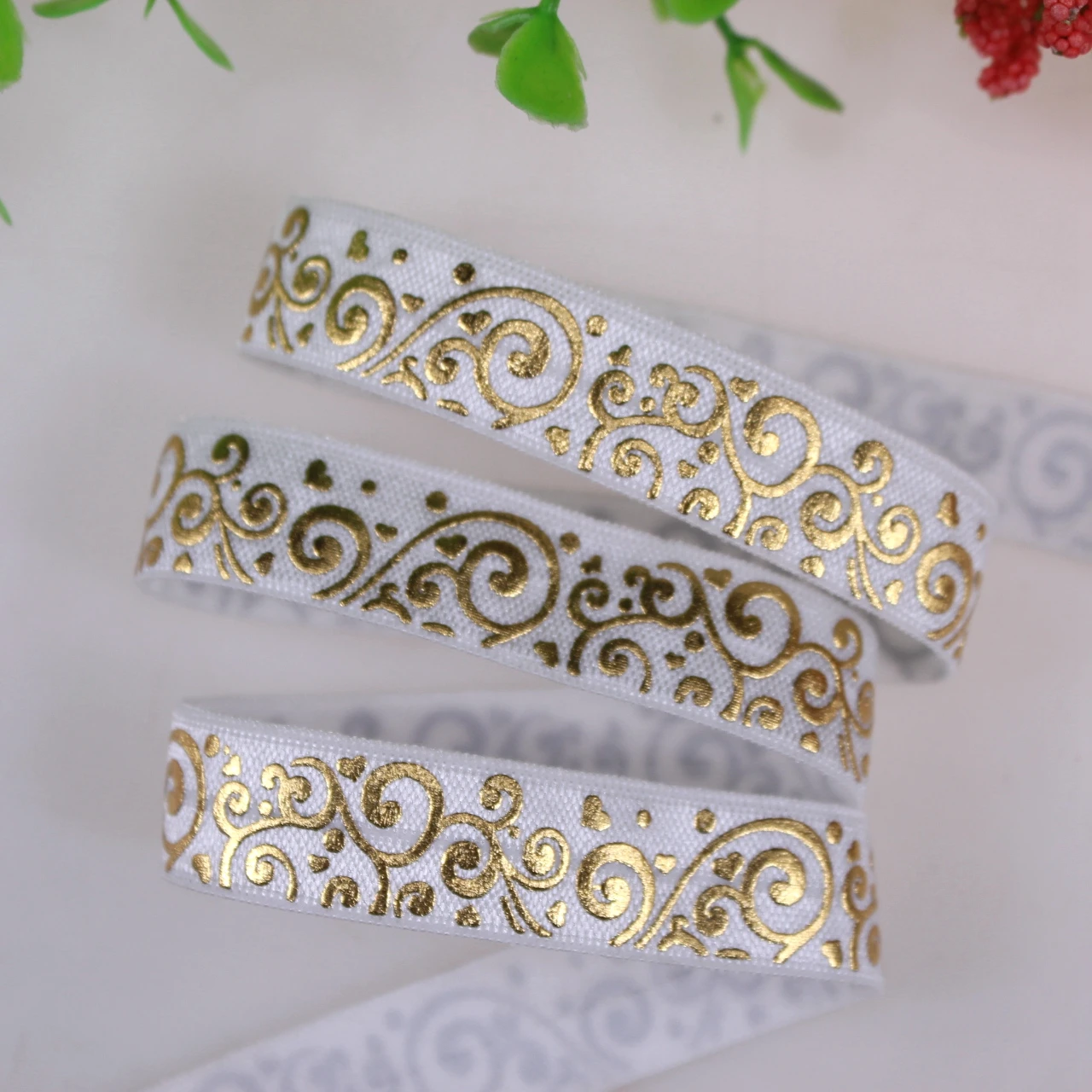 Wholesale New Design 5/8" Gold Foil Swirl Printed 029 White FOE Fold Over Elastic Ribbon 100Yards
Wholesale New Design 5/8" Gold Foil Swirl Printed 029 White FOE Fold Over Elastic Ribbon 100Yards