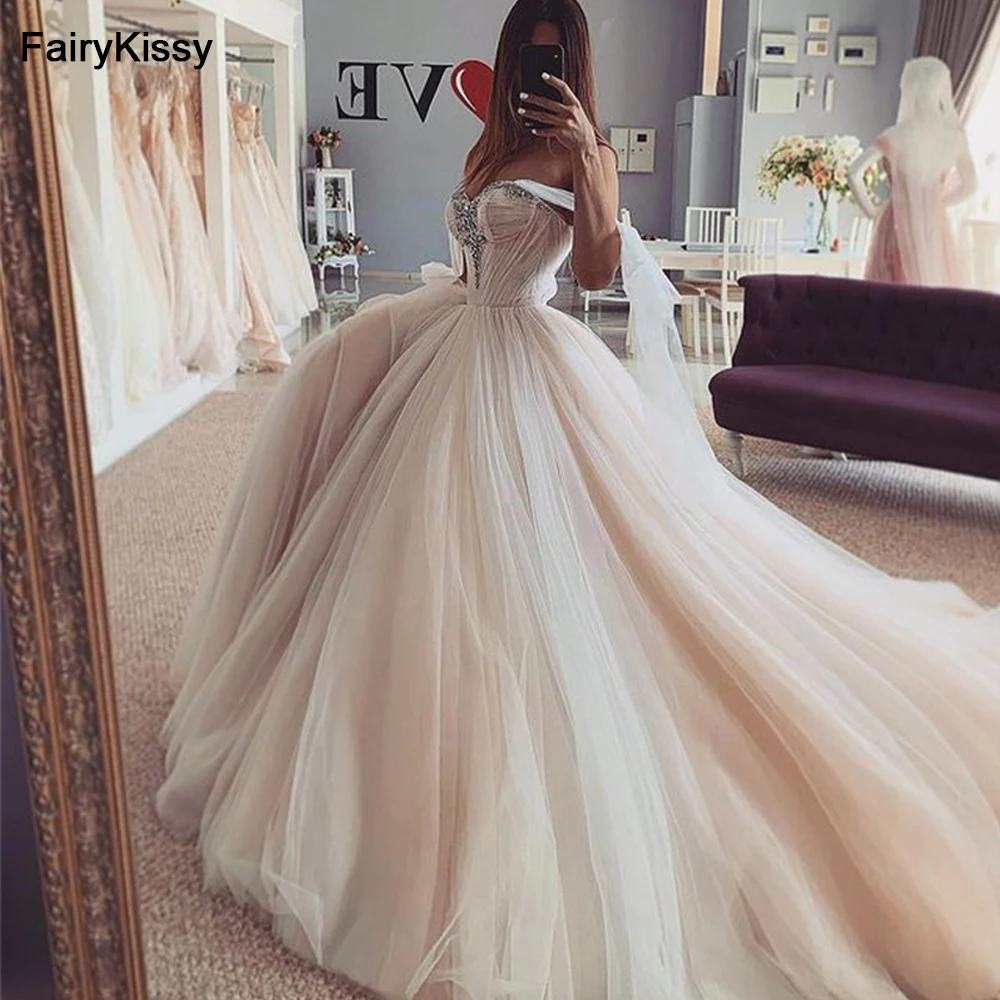 FairyKissy Off the shoulder Tulle Wedding Dresses Sweetheart Lace Beading A Line Bridal Gowns Beach Princess Party Gowns Plus
FairyKissy Off the shoulder Tulle Wedding Dresses Sweetheart Lace Beading A Line Bridal Gowns Beach Princess Party Gowns Plus