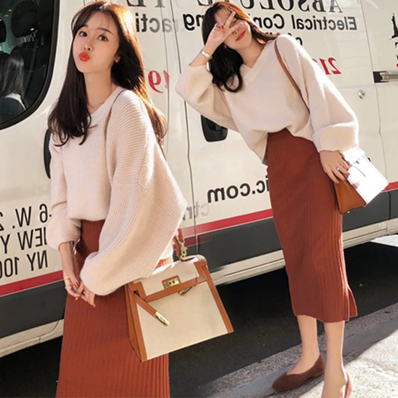 Autumn Winter Women 2 Pieces Set Lantern Sleeve V-Neck Pullovers Sweater+High Waist Side Split Skirt Women Sweater Warm Suits
Autumn Winter Women 2 Pieces Set Lantern Sleeve V-Neck Pullovers Sweater+High Waist Side Split Skirt Women Sweater Warm Suits