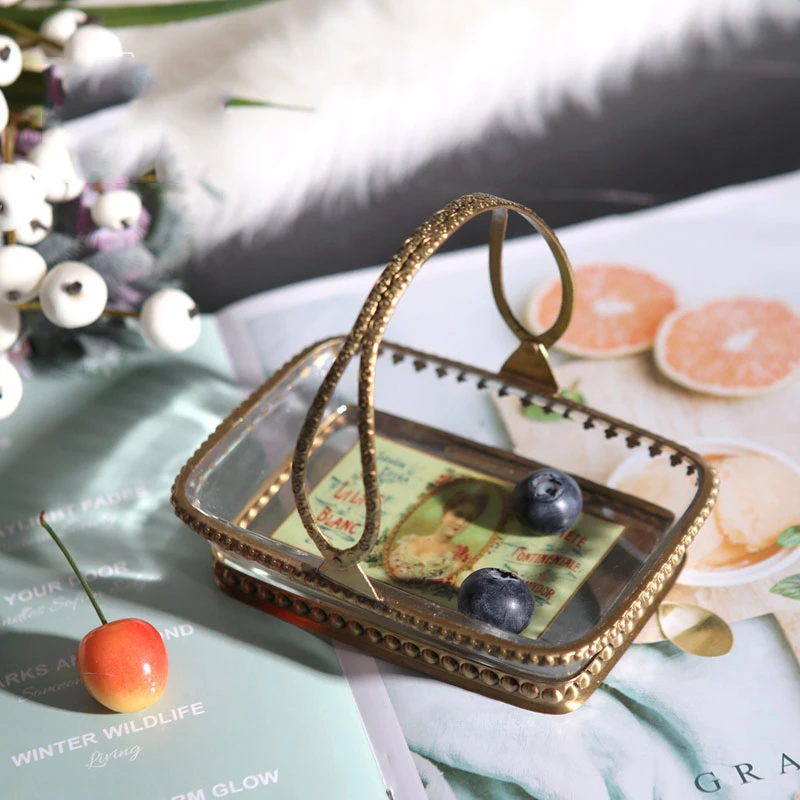 Luxtry Brass Glass Portable Tray English Pastoral Dried Fruit Dessert Tray Coffee Table Decor Jewelry Storage Tray Ornaments
Luxtry Brass Glass Portable Tray English Pastoral Dried Fruit Dessert Tray Coffee Table Decor Jewelry Storage Tray Ornaments