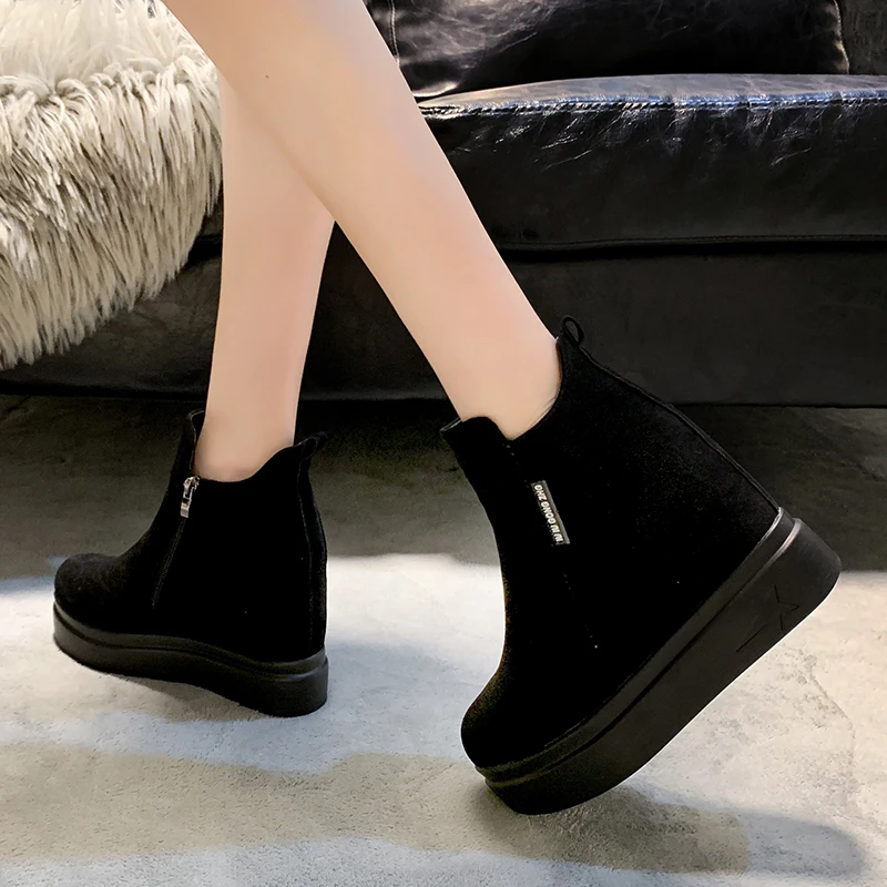 Lace Up Boots Women's Rubber Shoes Rain Bootee Woman 2019 Luxury Designer Low Heels booties Round Toe Booties Ladies Fashion
Lace Up Boots Women's Rubber Shoes Rain Bootee Woman 2019 Luxury Designer Low Heels booties Round Toe Booties Ladies Fashion