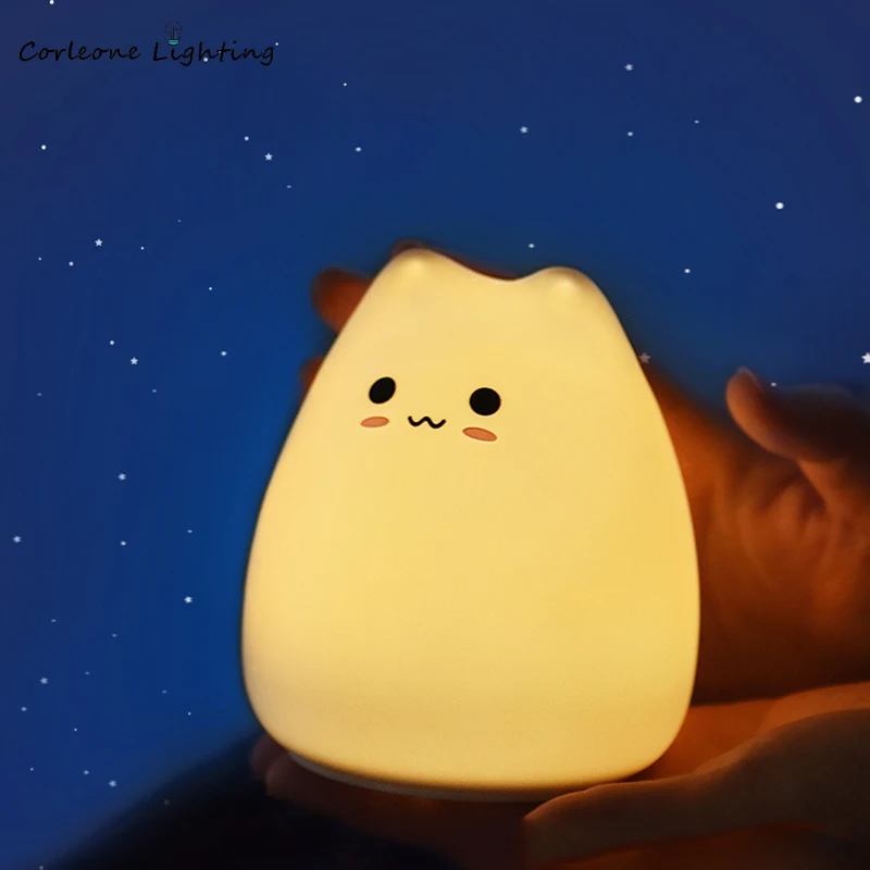 Светодиодный ночник с мультяшным рисунком, милая USB-лампа в виде кота для детской спальни, сенсорный Настольный светсветильник льник с мультяшным рисунком, лампы из силикагеля
Светодиодный ночник с мультяшным рисунком, милая USB-лампа в виде кота для детской спальни, сенсорный Настольный светсветильник льник с мультяшным рисунком, лампы из силикагеля