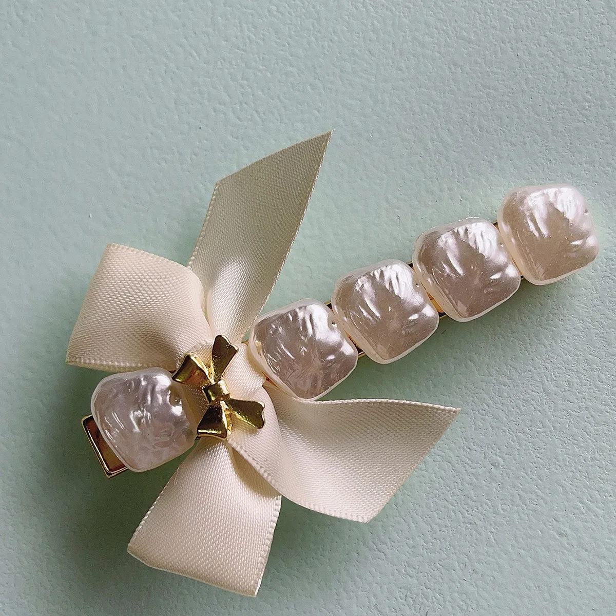 Pearl Bridal Headdress, Bowknot Hairpin, Sweet Personality, One Word Clip, Hair Accessories For Women
Pearl Bridal Headdress, Bowknot Hairpin, Sweet Personality, One Word Clip, Hair Accessories For Women