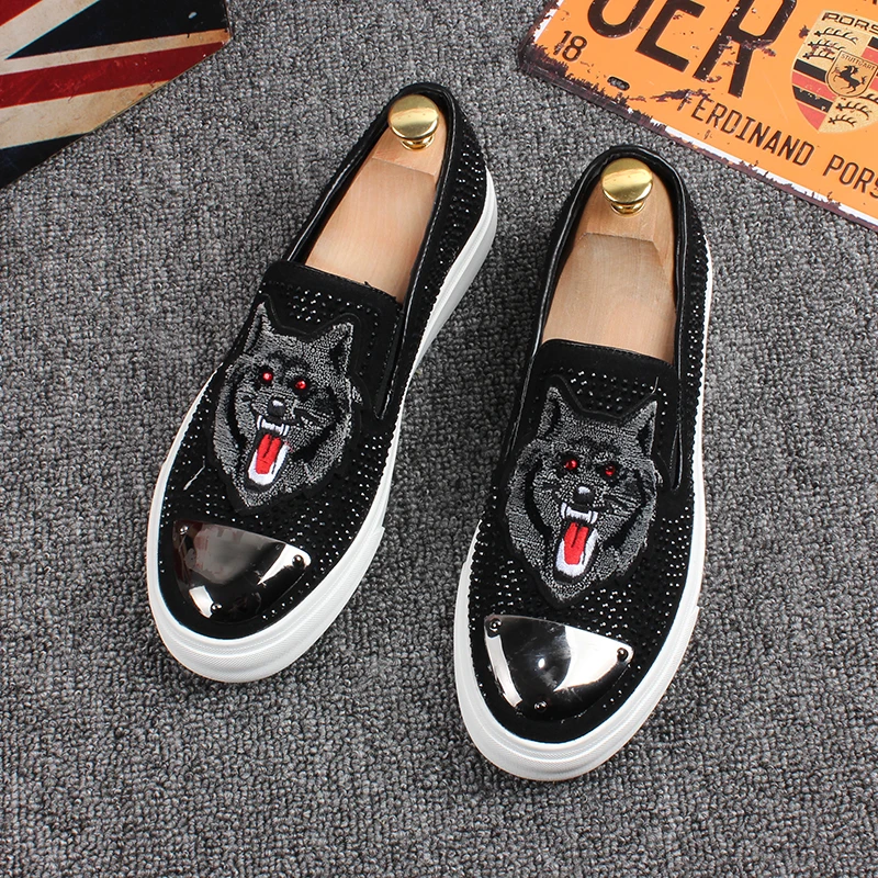 British style mens fashion party nightclub wear original leather flats shoes wolf design platform shoe rhinestone summer loafers
British style mens fashion party nightclub wear original leather flats shoes wolf design platform shoe rhinestone summer loafers