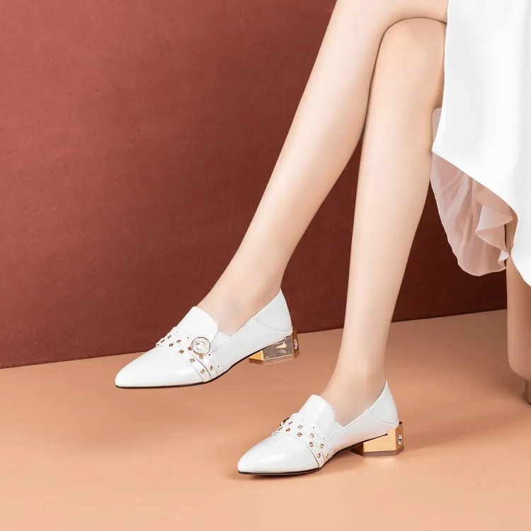 Super Fire European Version of the Main Push 2020 Spring New Style Fashion Shoes Electroplated with Low Heel Pointed Metallic De
Super Fire European Version of the Main Push 2020 Spring New Style Fashion Shoes Electroplated with Low Heel Pointed Metallic De