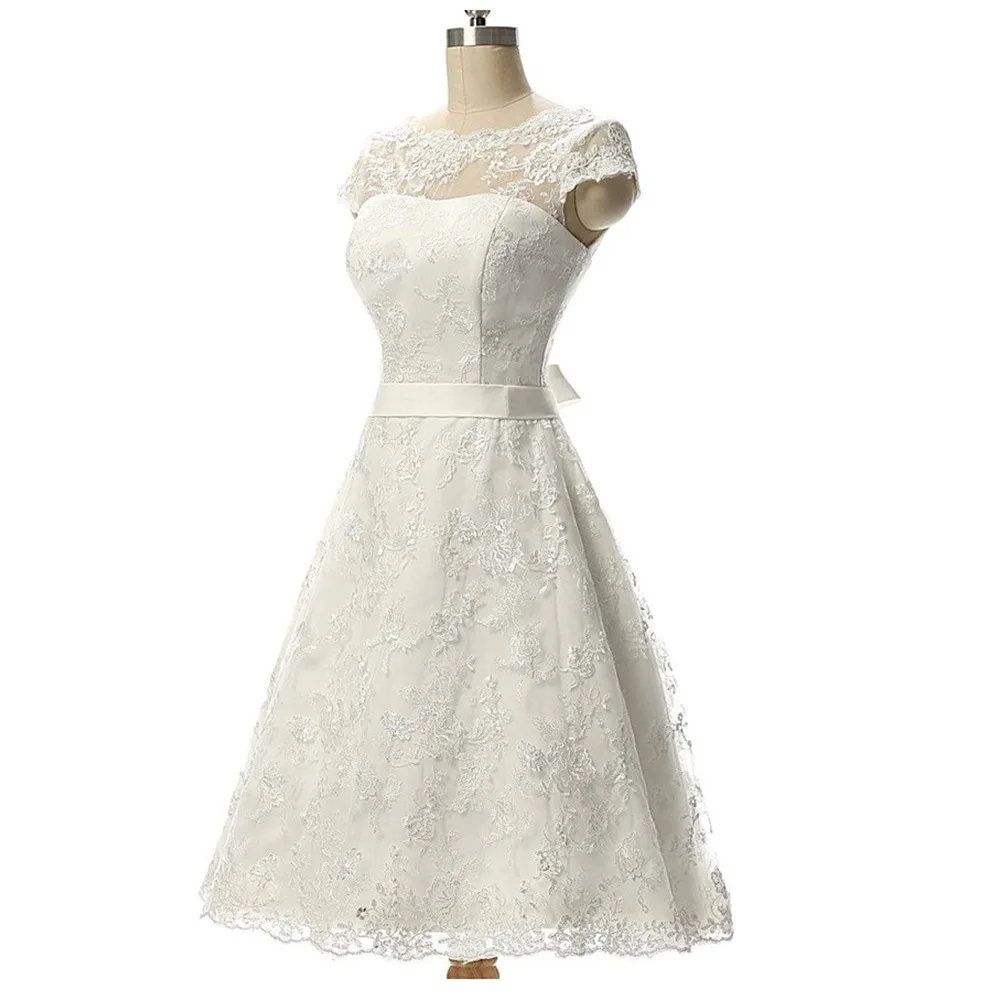 Real Lace Wedding Party Dress Knee Length Ivory illusion Button Country Bridesmaid Gowns Vestidos de casament 
Real Lace Wedding Party Dress Knee Length Ivory illusion Button Country Bridesmaid Gowns Vestidos de casament