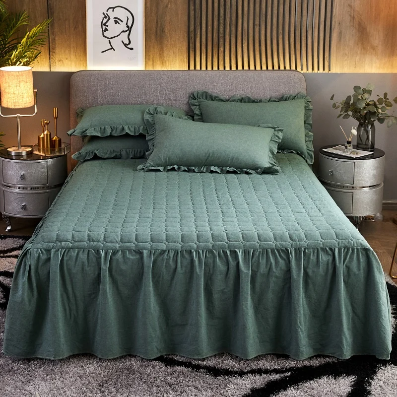

1Pc Bed Skirt Solid Green Color Thicken Bed Cover Washed 100%Cotton Quilted Bedspread Japanese Bedclothes Home Textile 150*200cm