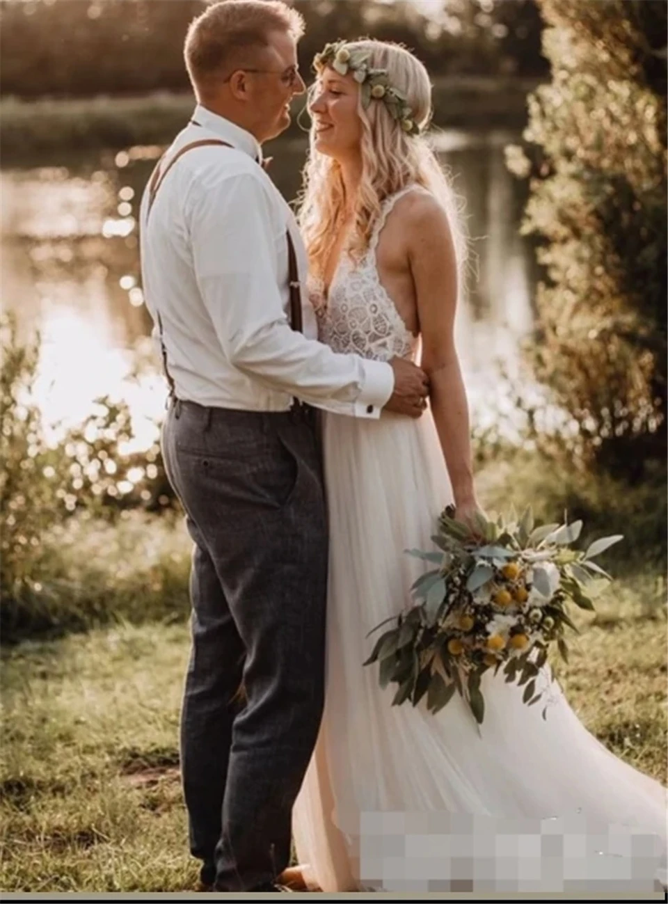 Luxurious Lace Bodice Tulle Wedding Dresses For Bride Vintage Princess Boho Beach Bridal Gowns
Luxurious Lace Bodice Tulle Wedding Dresses For Bride Vintage Princess Boho Beach Bridal Gowns