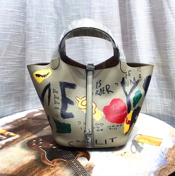 100 leather luxury designer bag graffiti basket bucket bag female large-capacity handbag hand-painted printing cute cartoon girl
100 leather luxury designer bag graffiti basket bucket bag female large-capacity handbag hand-painted printing cute cartoon girl
