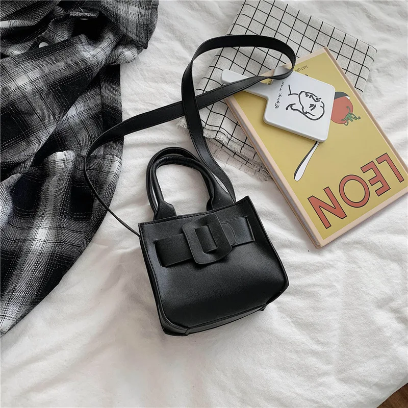 Spring and summer ins tote bag portable Korean female small bag messenger bag female bag new 2020 
Spring and summer ins tote bag portable Korean female small bag messenger bag female bag new 2020
