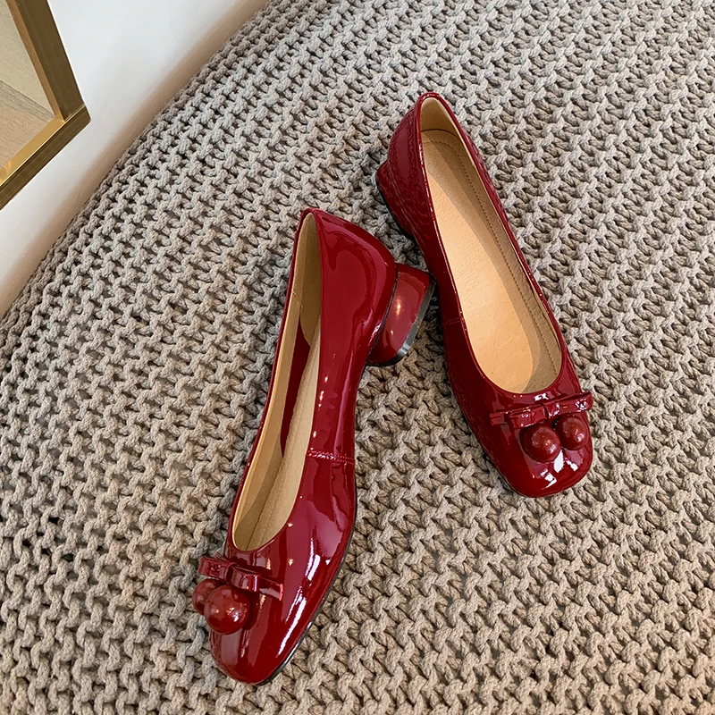 Sweet String Bead Women Low Heels Shoes Cow Patent Leather Shllow Square Toe Shoes Women Red Slip-on Woman Pumps Wedding Shoes
Sweet String Bead Women Low Heels Shoes Cow Patent Leather Shllow Square Toe Shoes Women Red Slip-on Woman Pumps Wedding Shoes