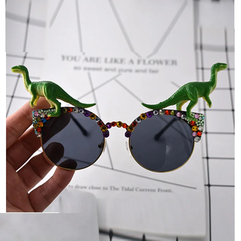 Handmade Dinosaur Diamond Crystal Sunglasses Women Vintage Brand Baroque Retro Sun Glasses Female Party Oculos Feminino De Sol
Handmade Dinosaur Diamond Crystal Sunglasses Women Vintage Brand Baroque Retro Sun Glasses Female Party Oculos Feminino De Sol