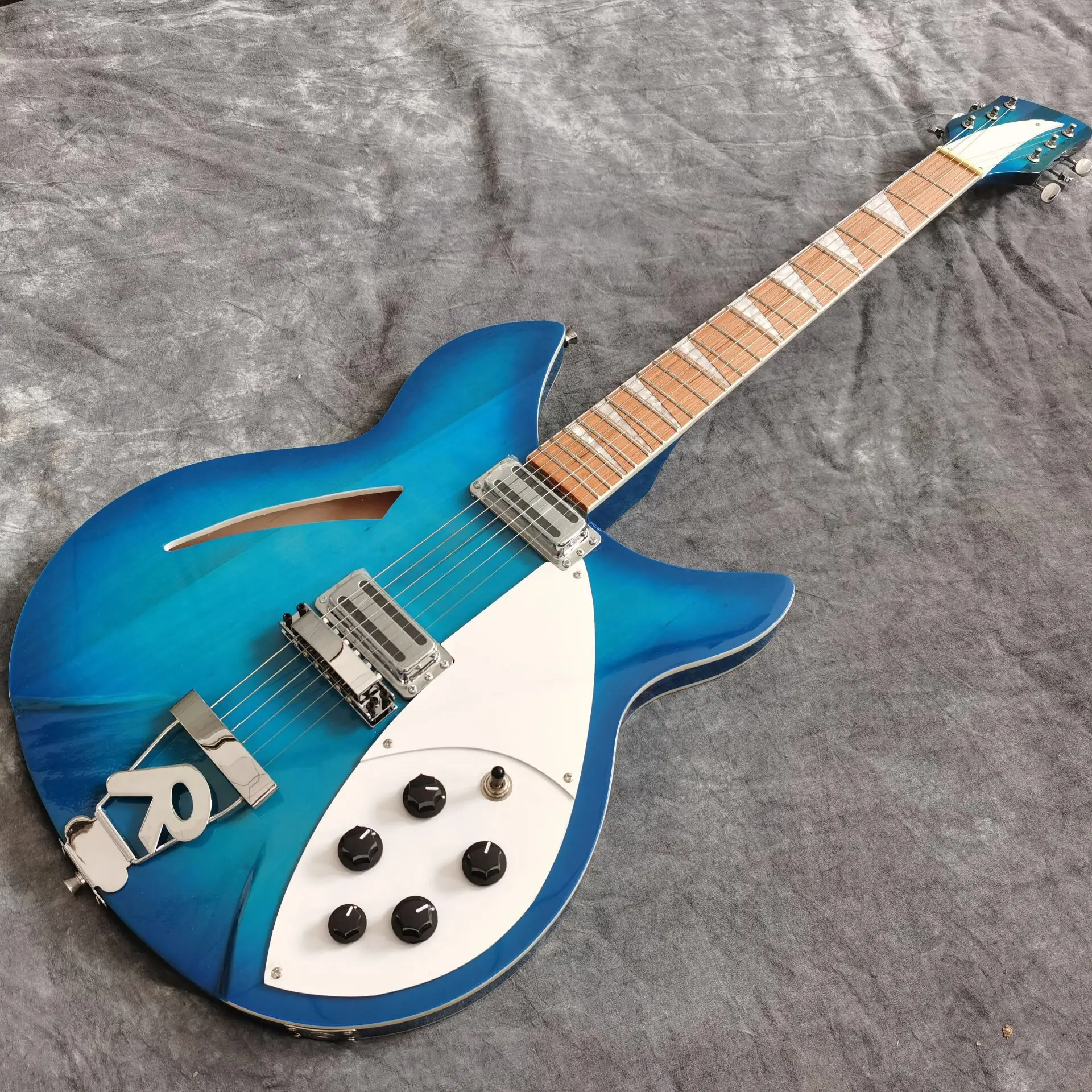 New Richen 360 blue color electric guitar,Richen hollow bady jazz guitarra. fingerboard.real photos
New Richen 360 blue color electric guitar,Richen hollow bady jazz guitarra. fingerboard.real photos
