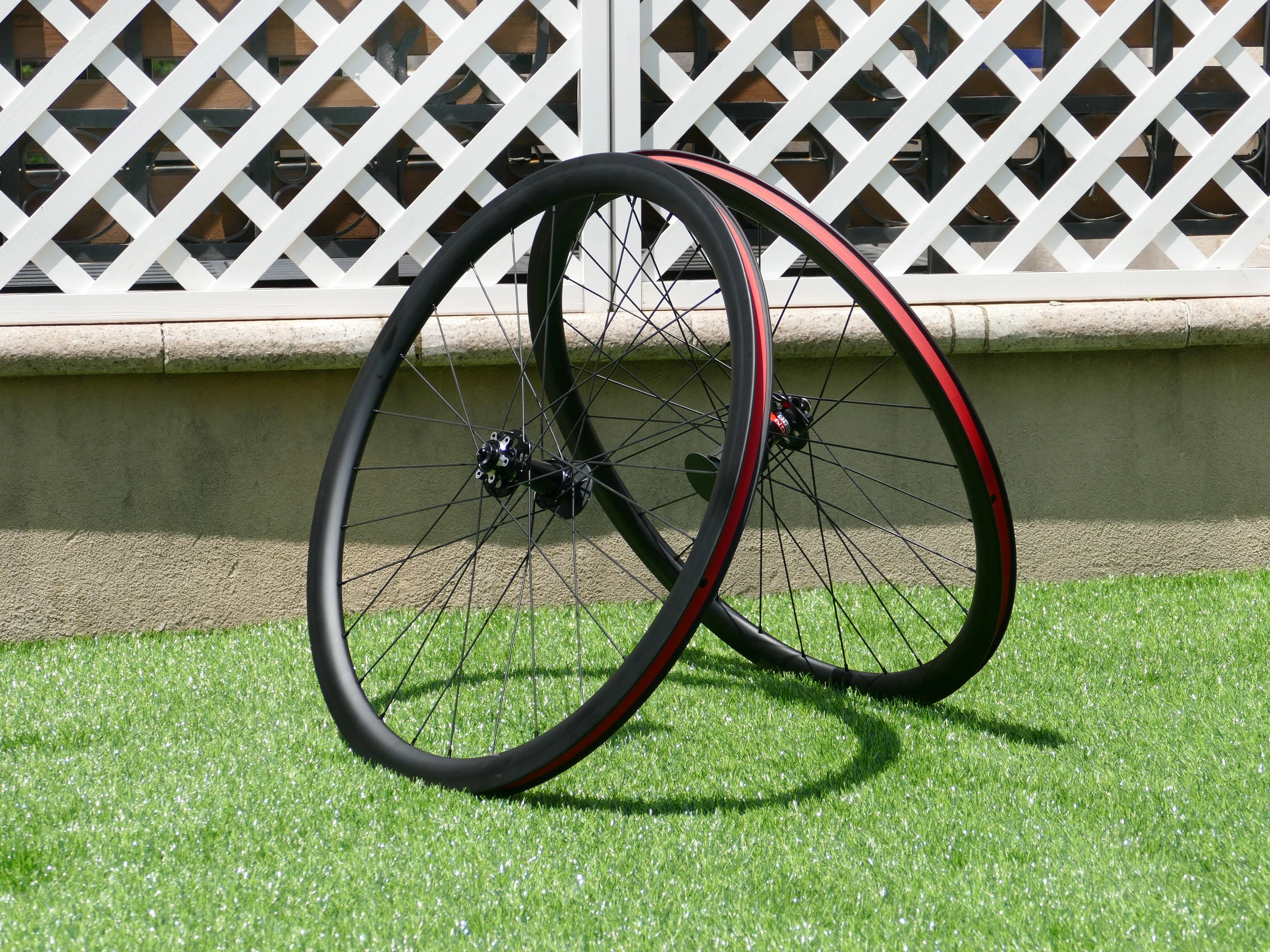 Ultra Light Clincher Wheel 38mm Full Carbon Road Cyclocross Bike Wheelset for Disc Brake Thru Axle Front 100*12mm Rear 142*12mm
Ultra Light Clincher Wheel 38mm Full Carbon Road Cyclocross Bike Wheelset for Disc Brake Thru Axle Front 100*12mm Rear 142*12mm