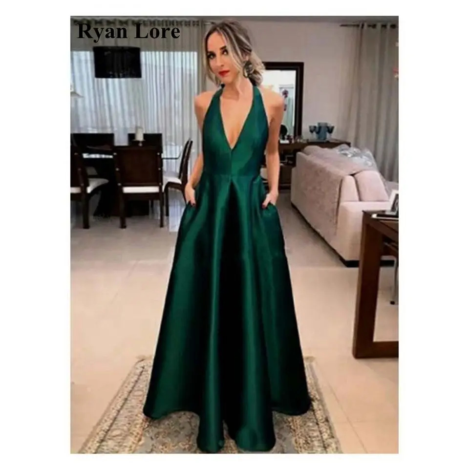Formal Evening Dresses 2020 A-Line Halter Neck Sleeveless Prom Gowns With Pockets Elegant robe de soiree Bow Back longue mariage
Formal Evening Dresses 2020 A-Line Halter Neck Sleeveless Prom Gowns With Pockets Elegant robe de soiree Bow Back longue mariage