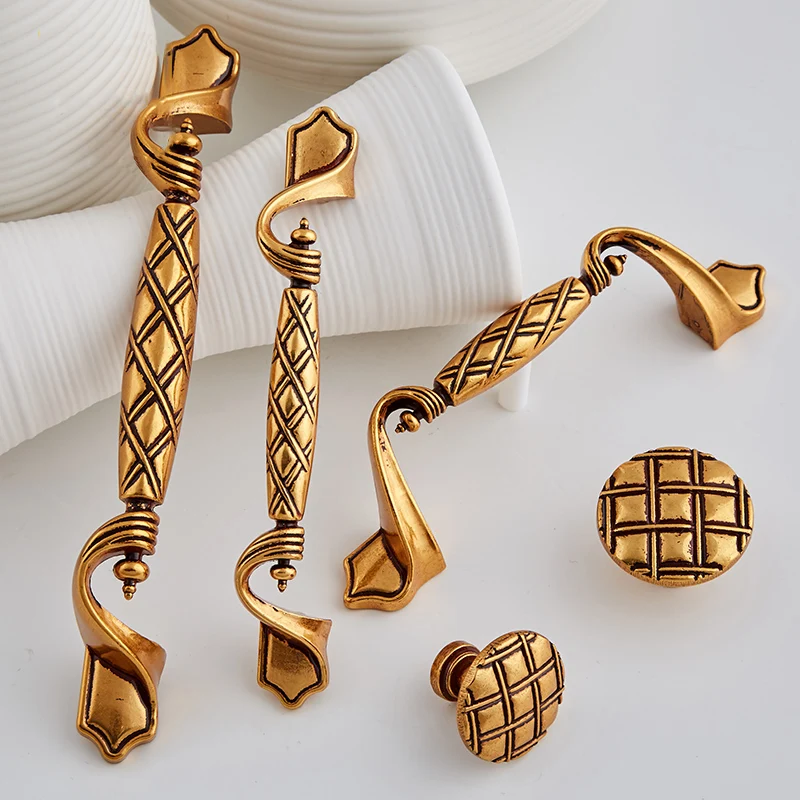 Luxury Gold 8PCS European Furniture Handles Drawer Pulls Cupboard Wardrobe TV Kitchen Cabinet Pens Handles and Knobs
Luxury Gold 8PCS European Furniture Handles Drawer Pulls Cupboard Wardrobe TV Kitchen Cabinet Pens Handles and Knobs