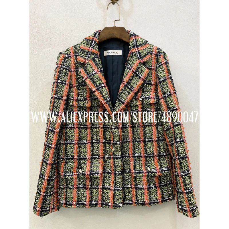 Color plaid woven tweed suit jacket 2020 high women's fine temperament jacket lapel gold button jacket lined with silk
Color plaid woven tweed suit jacket 2020 high women's fine temperament jacket lapel gold button jacket lined with silk