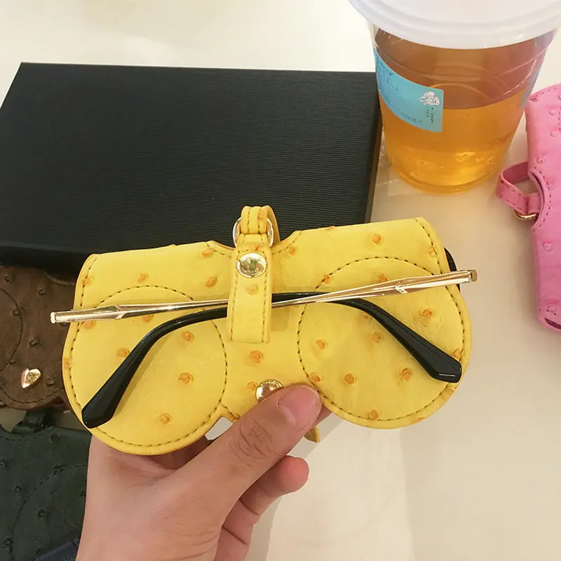 Ostrich Pattern Unique PU Leather Glasses Bag Multi-function Women Eyeglasses Sunglasses Storage Protection Bags Pendant 5182
Ostrich Pattern Unique PU Leather Glasses Bag Multi-function Women Eyeglasses Sunglasses Storage Protection Bags Pendant 5182