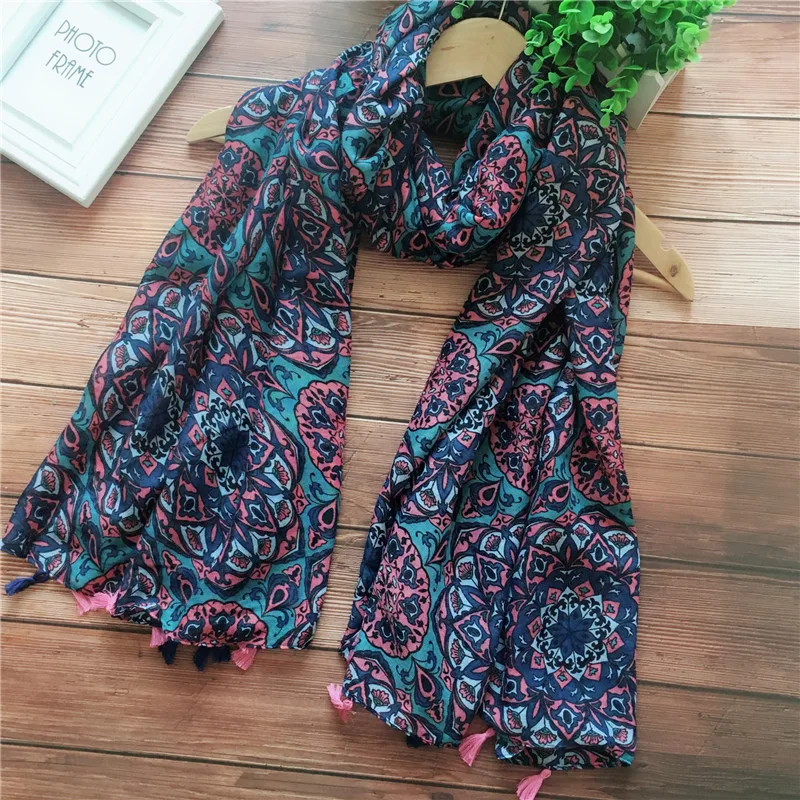 2020 New Vintage Flower Print Tassel Scarves Shawls Long Beach Soft Viscose Floral Wrap Scarf Hijab Free Shipping
2020 New Vintage Flower Print Tassel Scarves Shawls Long Beach Soft Viscose Floral Wrap Scarf Hijab Free Shipping