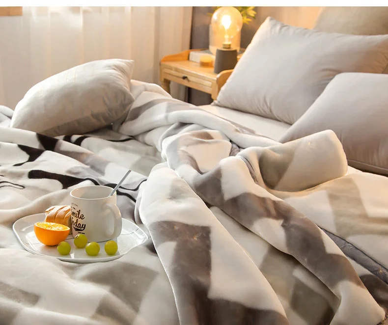 Shop Autumn and winter add thi bla and white stred blanket 1.5M 1.8M