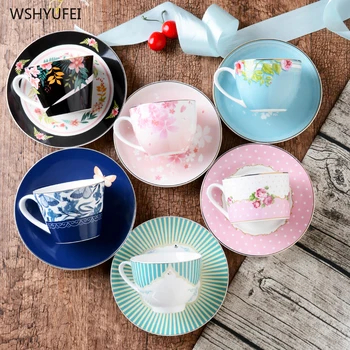 Ceramic afternoon tea cup gold border simple tea set European palace coffee cup saucer spoon set 
Ceramic afternoon tea cup gold border simple tea set European palace coffee cup saucer spoon set