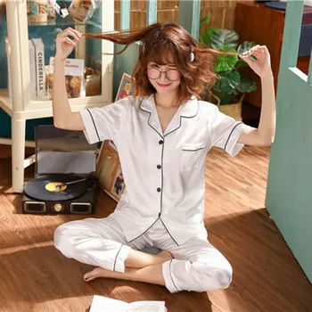 Women Lapel Short-sleeved Trousers Plus Fertilizer To Increase The Simulation Silk Home Service Pajamas Set
Women Lapel Short-sleeved Trousers Plus Fertilizer To Increase The Simulation Silk Home Service Pajamas Set