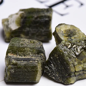천연 녹색 전기석 원석 보석, 미네랄 표본 불규칙한 크리스탈 치유 감자 홈 장식 수집, 1 개