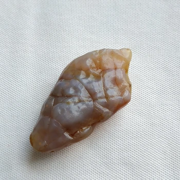 Natural beautiful stone Ornamental raw stone raw agate Silk Road Collectibles unique collection
Natural beautiful stone Ornamental raw stone raw agate Silk Road Collectibles unique collection