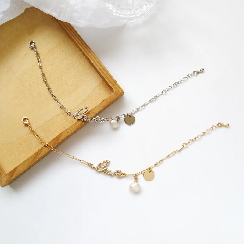 Korea Simple Temperament LOVE Letter Metal Bracelet Fashion Glamour Crystal Pearl Female Trendy Wild Jewelry Accessories Gift
Korea Simple Temperament LOVE Letter Metal Bracelet Fashion Glamour Crystal Pearl Female Trendy Wild Jewelry Accessories Gift
