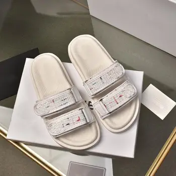 2020 Women Slippers summer Flat shoes Beach Slides Casual Hook Loop Ladies Shoes Femme Pantoufles Luxury Brand size 35-40 
2020 Women Slippers summer Flat shoes Beach Slides Casual Hook Loop Ladies Shoes Femme Pantoufles Luxury Brand size 35-40