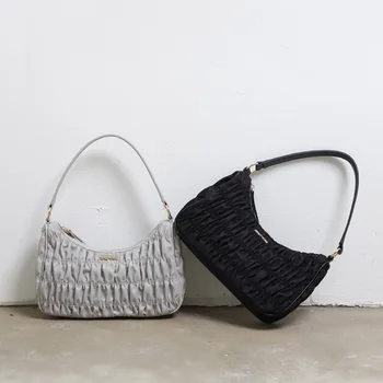 genuine leather Brand Originality Design Handheld Axillary pouch women version of Joker shoulder slung broadband square bag
genuine leather Brand Originality Design Handheld Axillary pouch women version of Joker shoulder slung broadband square bag