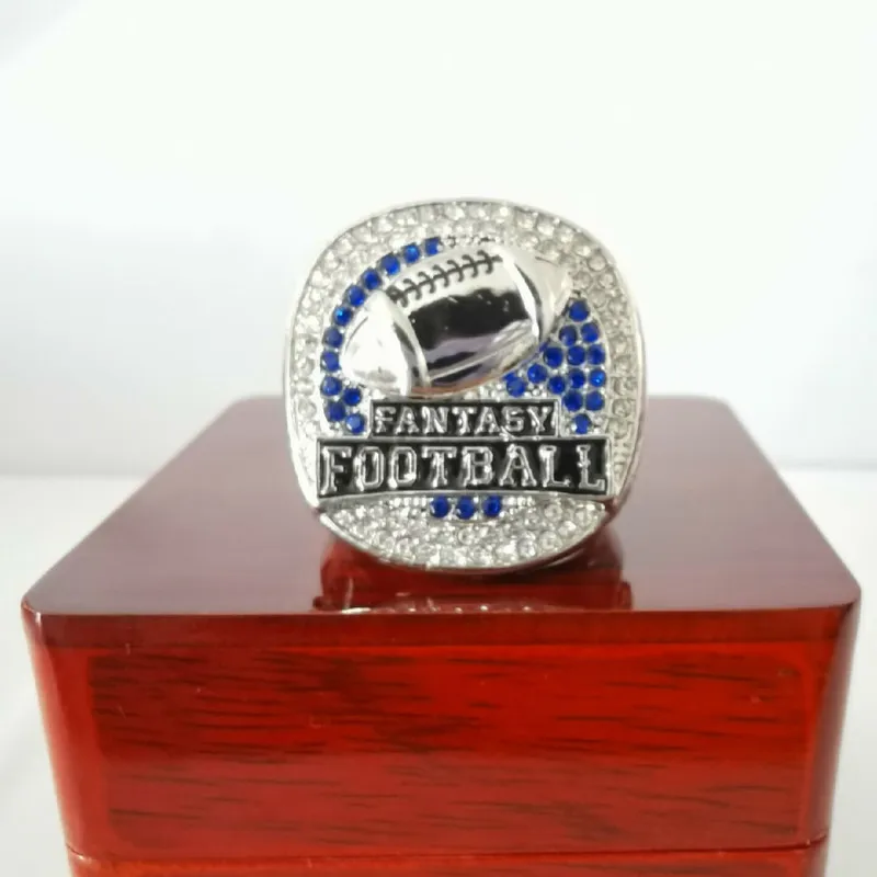 2019-2020 Fantasy Football Ring Signet Men's Ring Punk Rock Hip Hop Cubic Zircon Inlaid Commemorative Sports Fans Jewelry
2019-2020 Fantasy Football Ring Signet Men's Ring Punk Rock Hip Hop Cubic Zircon Inlaid Commemorative Sports Fans Jewelry
