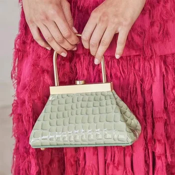 Retro Metal Handle Women Handbag 2020 New Fashion Crocodile Shoulder bag Alligator Small Snake Lady Hand Bags Sac a Main femme
Retro Metal Handle Women Handbag 2020 New Fashion Crocodile Shoulder bag Alligator Small Snake Lady Hand Bags Sac a Main femme